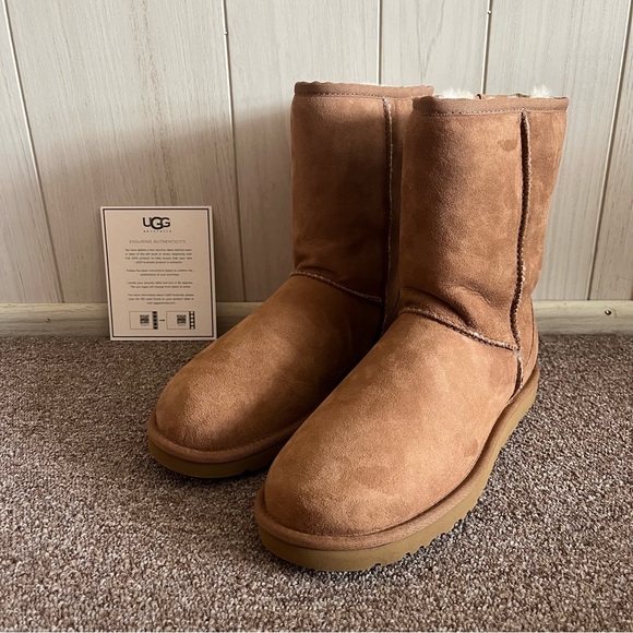 NIB UGG Classic Short Boots - Picture 2 of 14